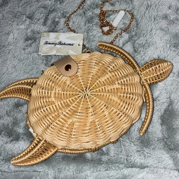 24HR DROP ⬇️ Tommy Bahama Wicker Sea turtle crossbody purse - Picture 2 of 3